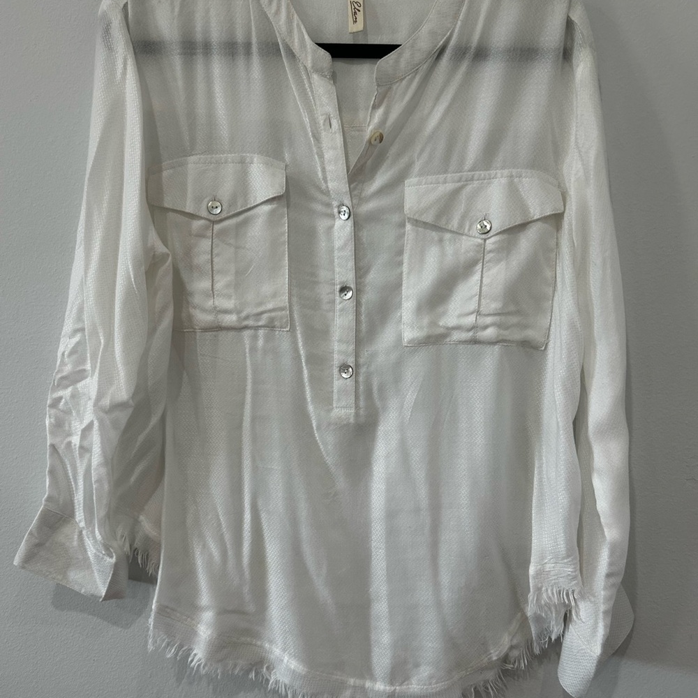 Elan White Textured Popover Blouse with Fray Hem